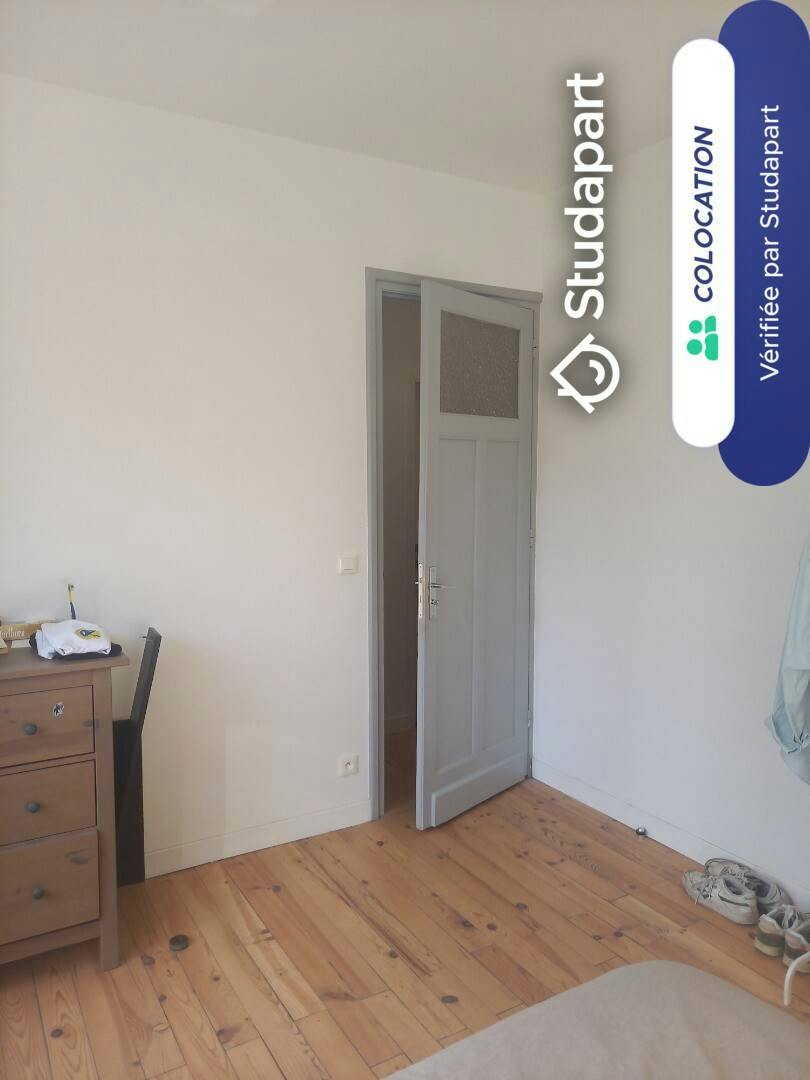 Private room for rent on Rue Alexandre Desrousseaux, Lille - Plus