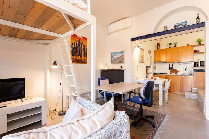 Studio for rent for €3,500 per month in Milan, Via Accademia