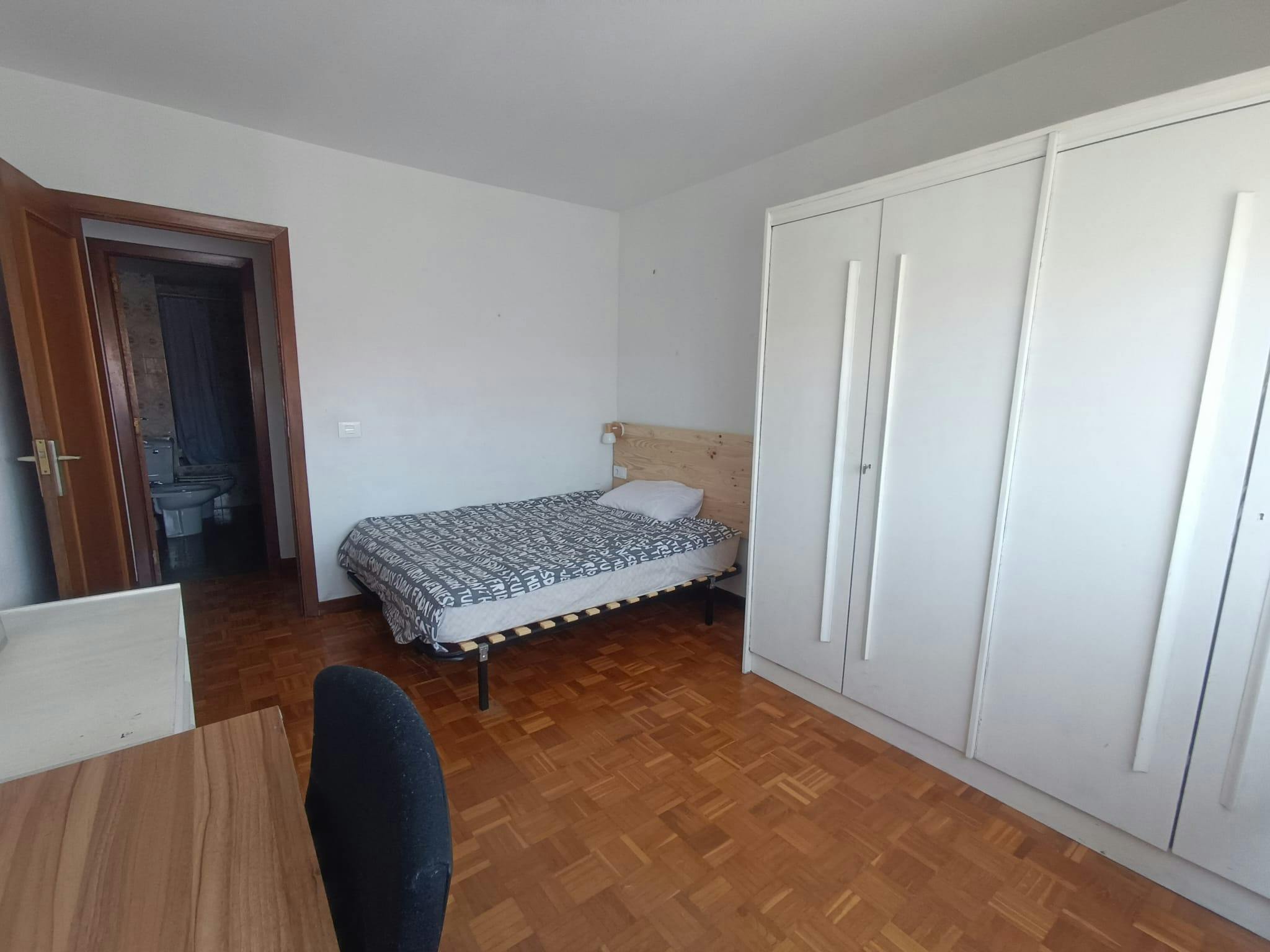 Calle de Alfonso El Batallador, Pamplona preview