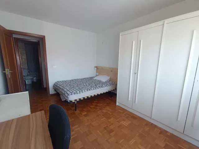 Private room in Calle de Alfonso El Batallador, Pamplona (1539706) room image 1