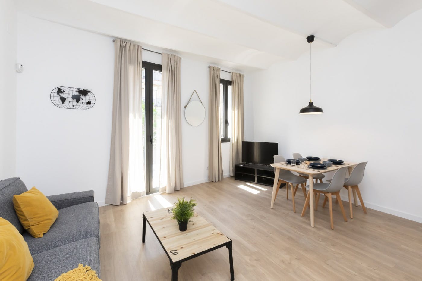 Apartment for rent for €1,190 per month in L'Hospitalet de Llobregat, Carrer d'Enric Prat de la Riba