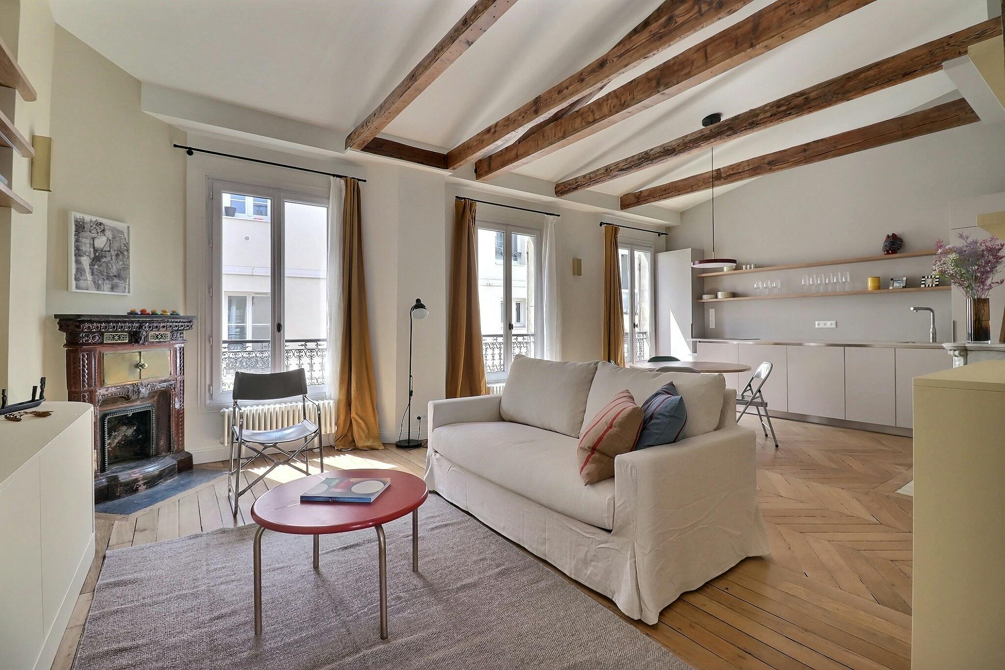 Apartment for rent for €2,438 per month in Paris, Rue des Batignolles