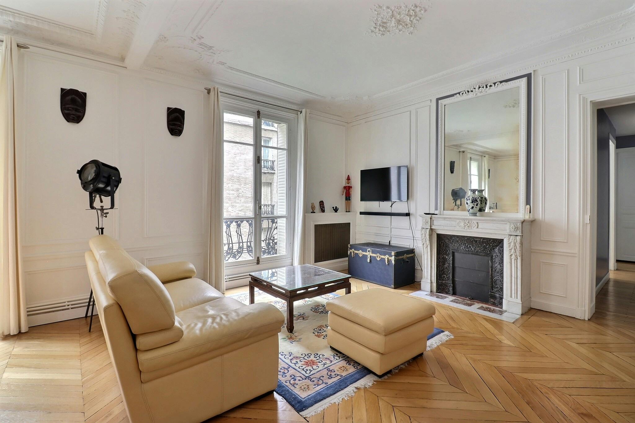 23 Laugier Street, Paris