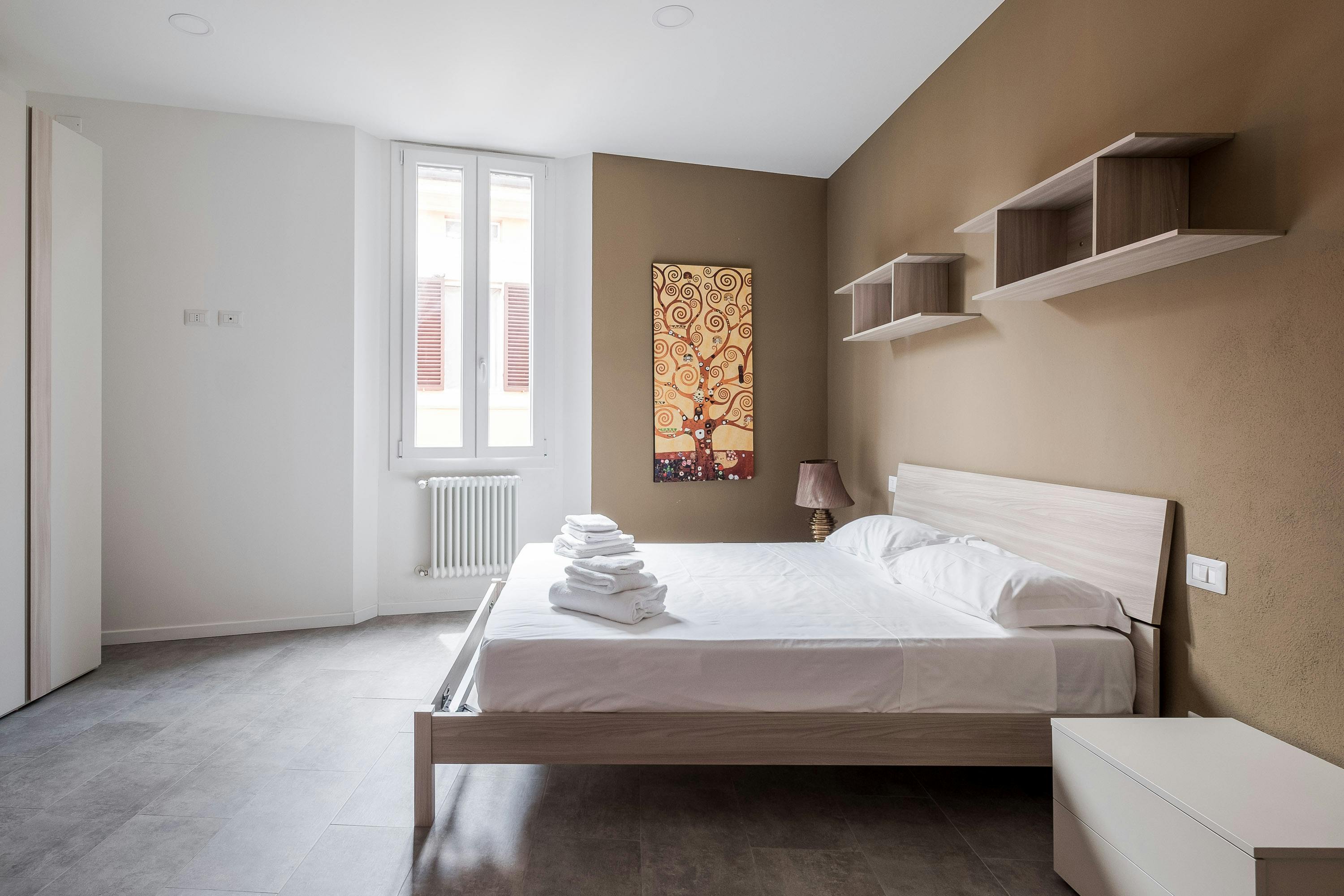 Apartment for rent for €2,415 per month in Bologna, Via delle Belle Arti