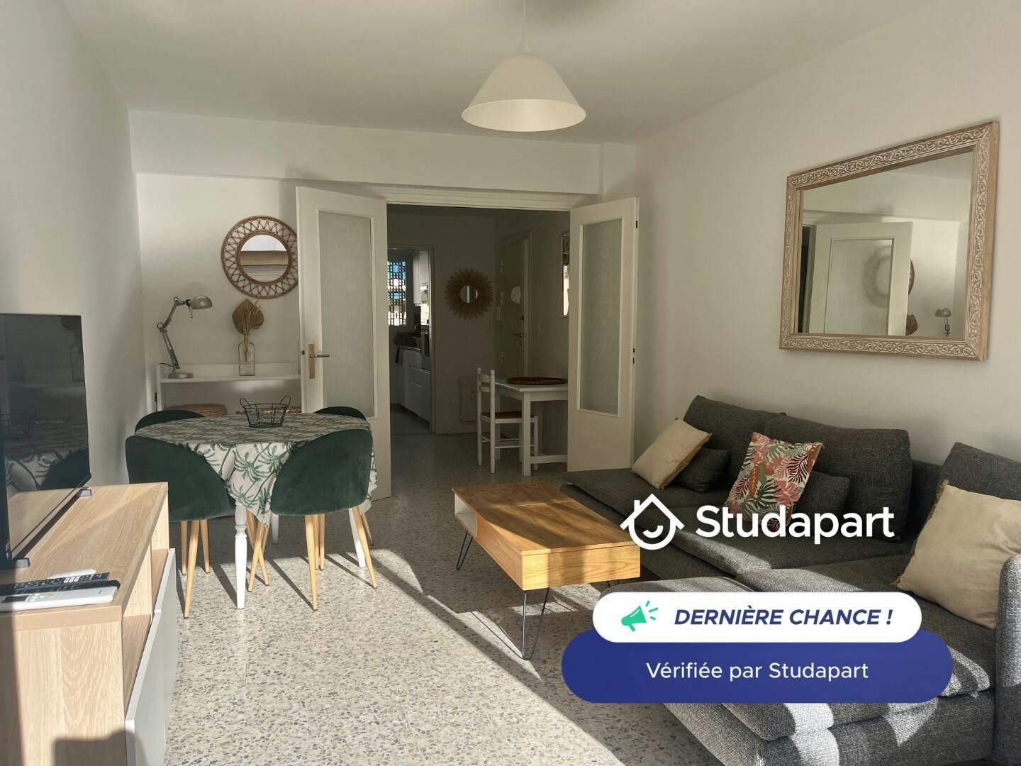 Apartment for rent for €1,500 per month in Antibes, Avenue Gazan