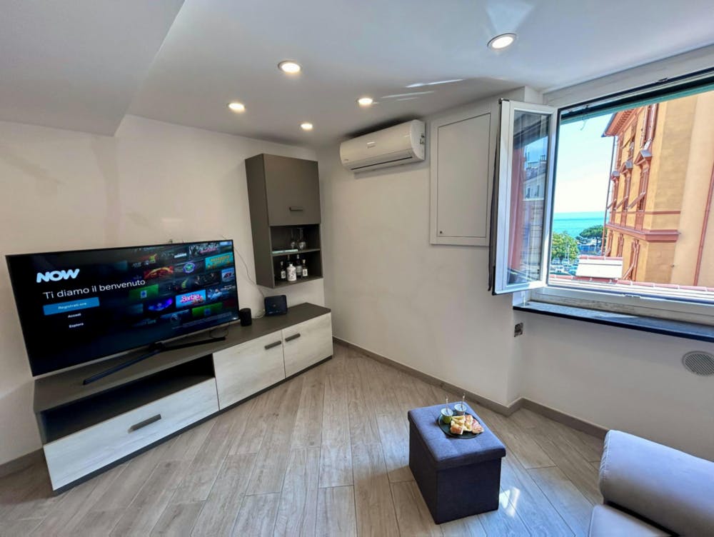 Apartamento para alugar por € 2.093 por mês em Genoa, Via Chiaramone