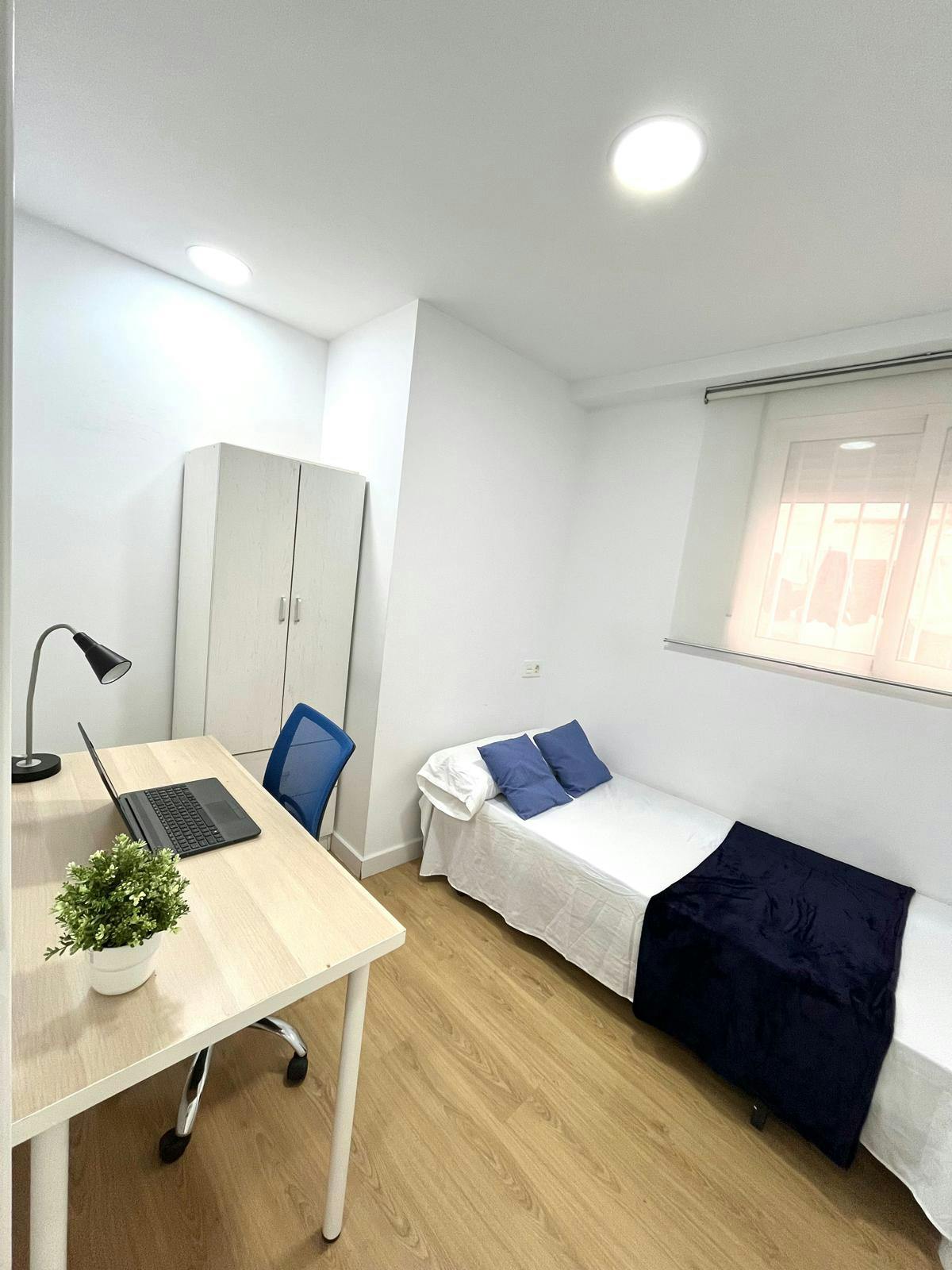 Private room for rent for €300 per month in Murcia, Calle de Olivar