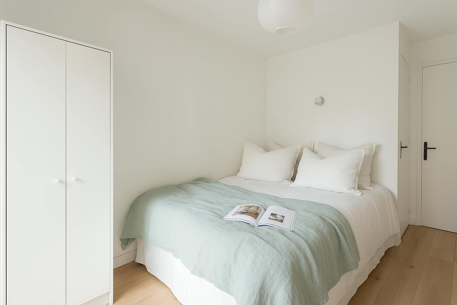 Private room for rent for €1,025 per month in Paris, Place de la Réunion