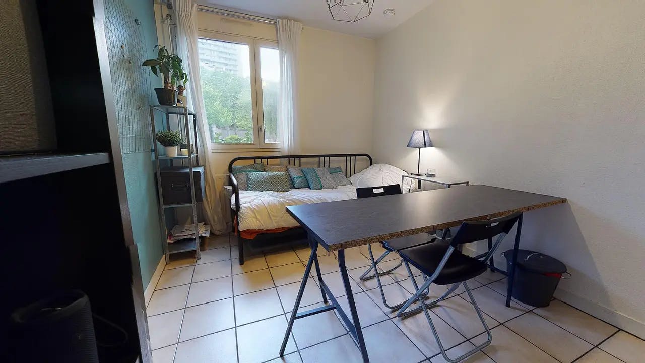 Студія за оренду для 370 EUR на місяць у Saint-Étienne, Cours Fauriel