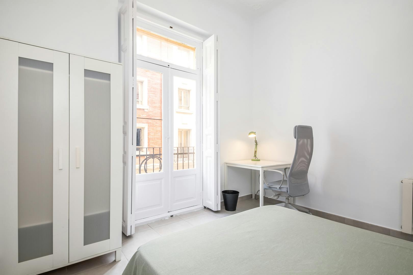 Carrer Martínez Cubells, Valencia preview