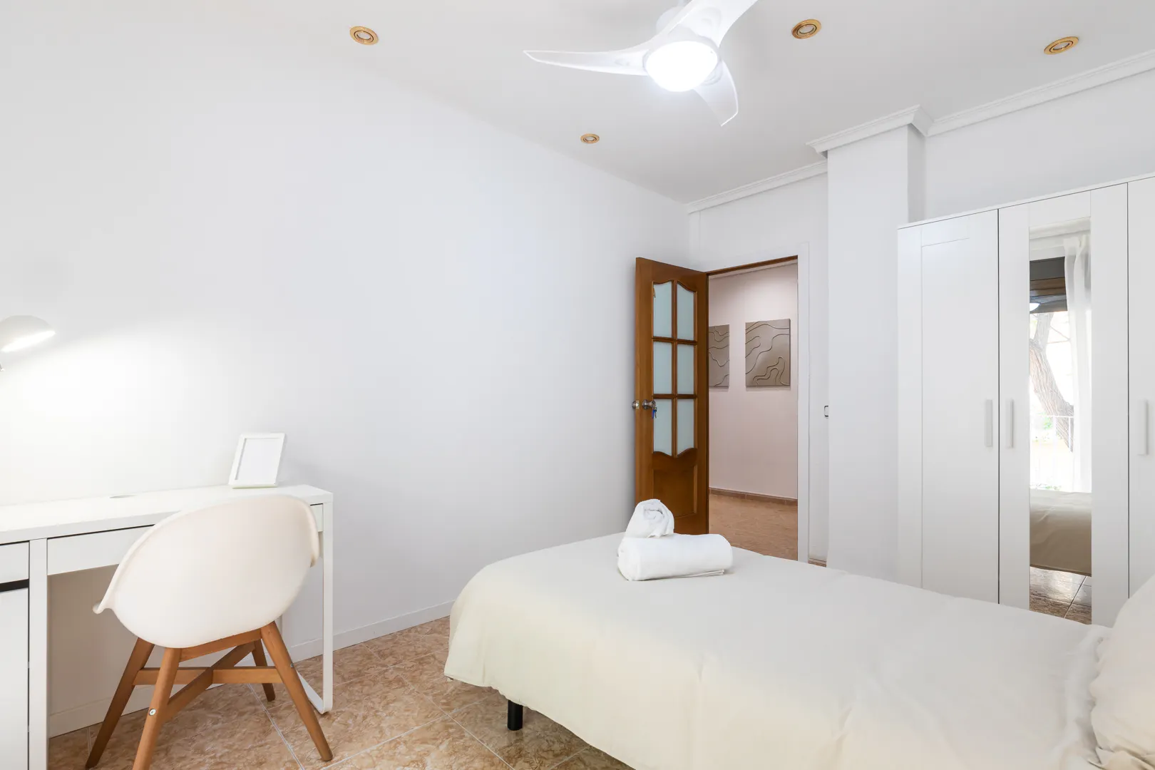 Private room in Carrer Alejandro VI, Valencia 2