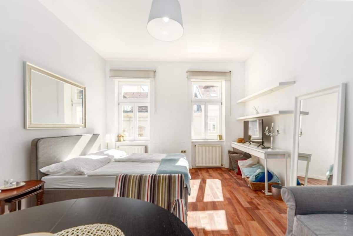 Mosergasse, Vienna preview