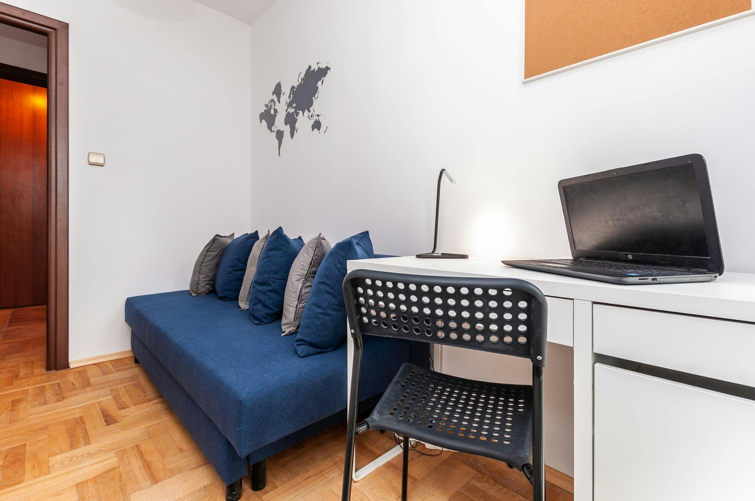 Symfonii, Warsaw preview