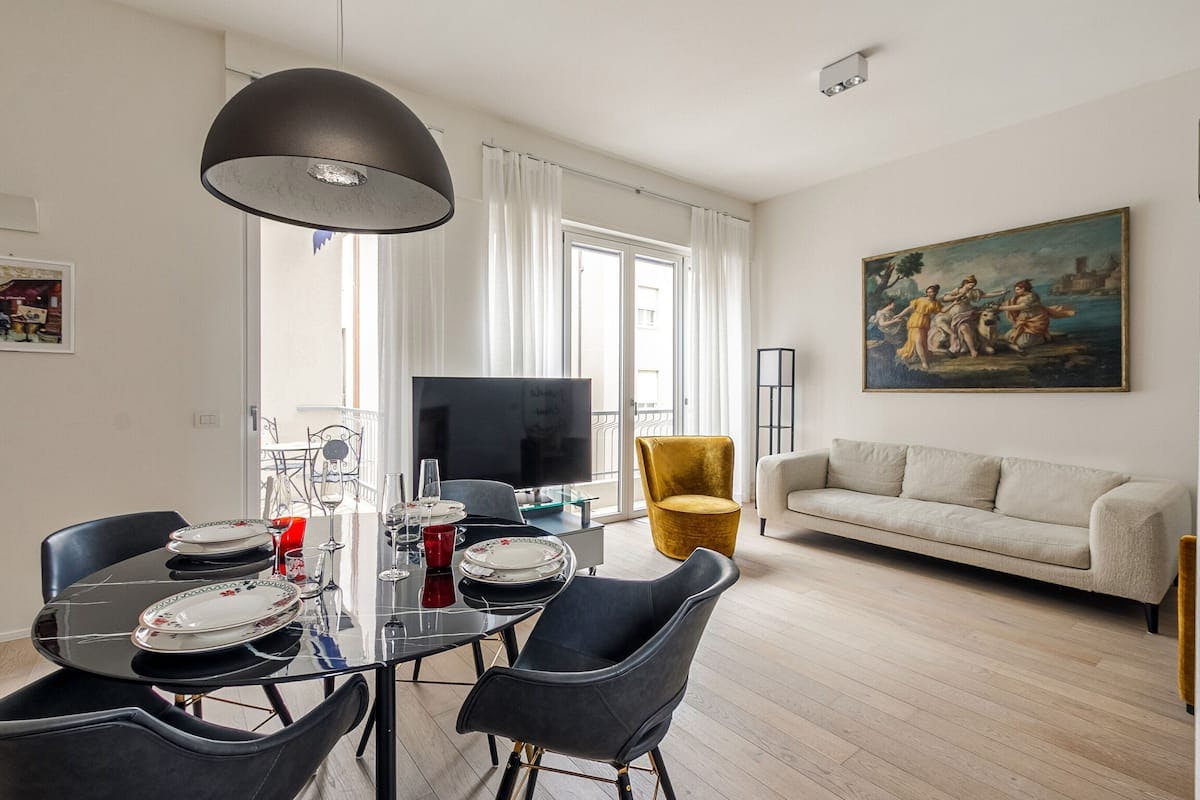 Via Uberto Visconti di Modrone, Milan preview