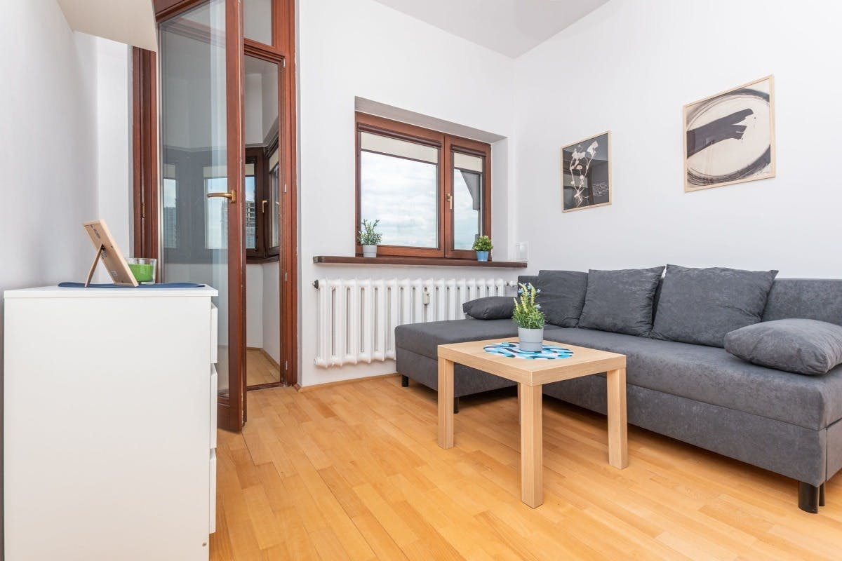 Twarda, Warsaw preview