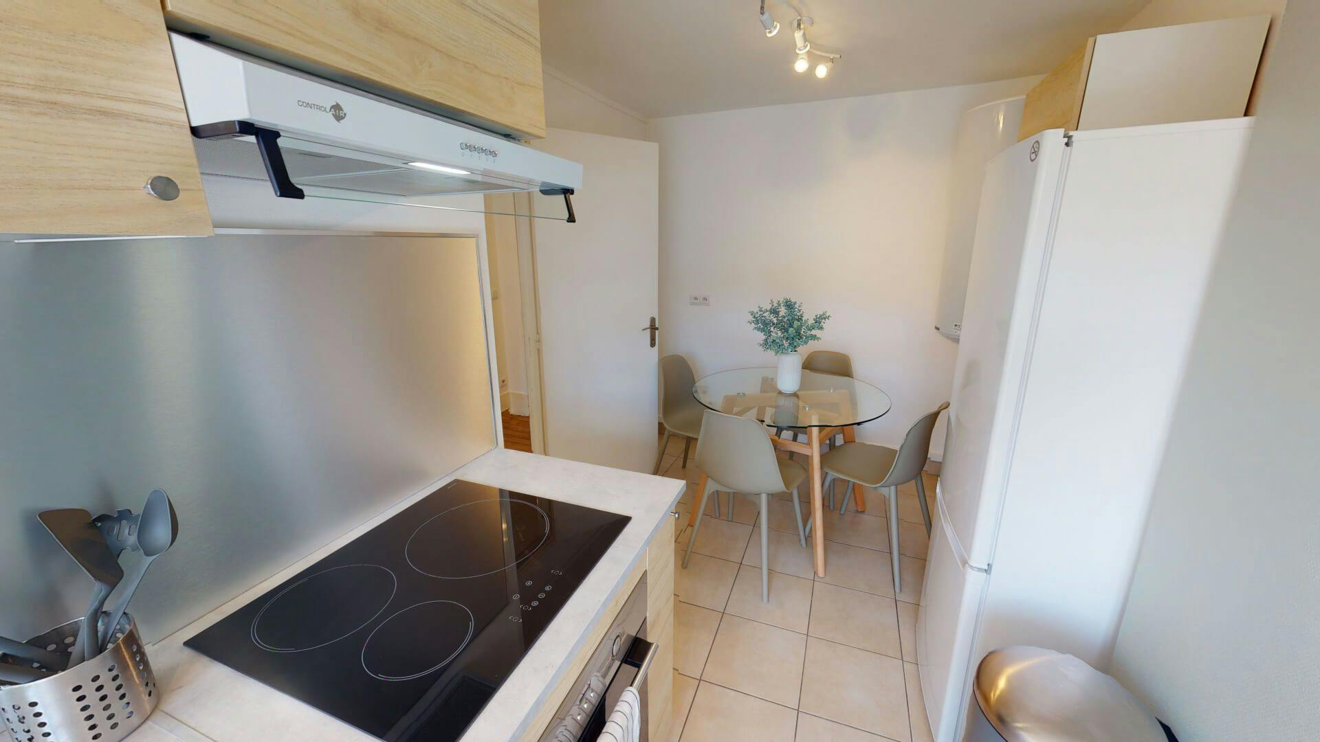 Private room for rent on Avenue des Ternes, Paris - Plus