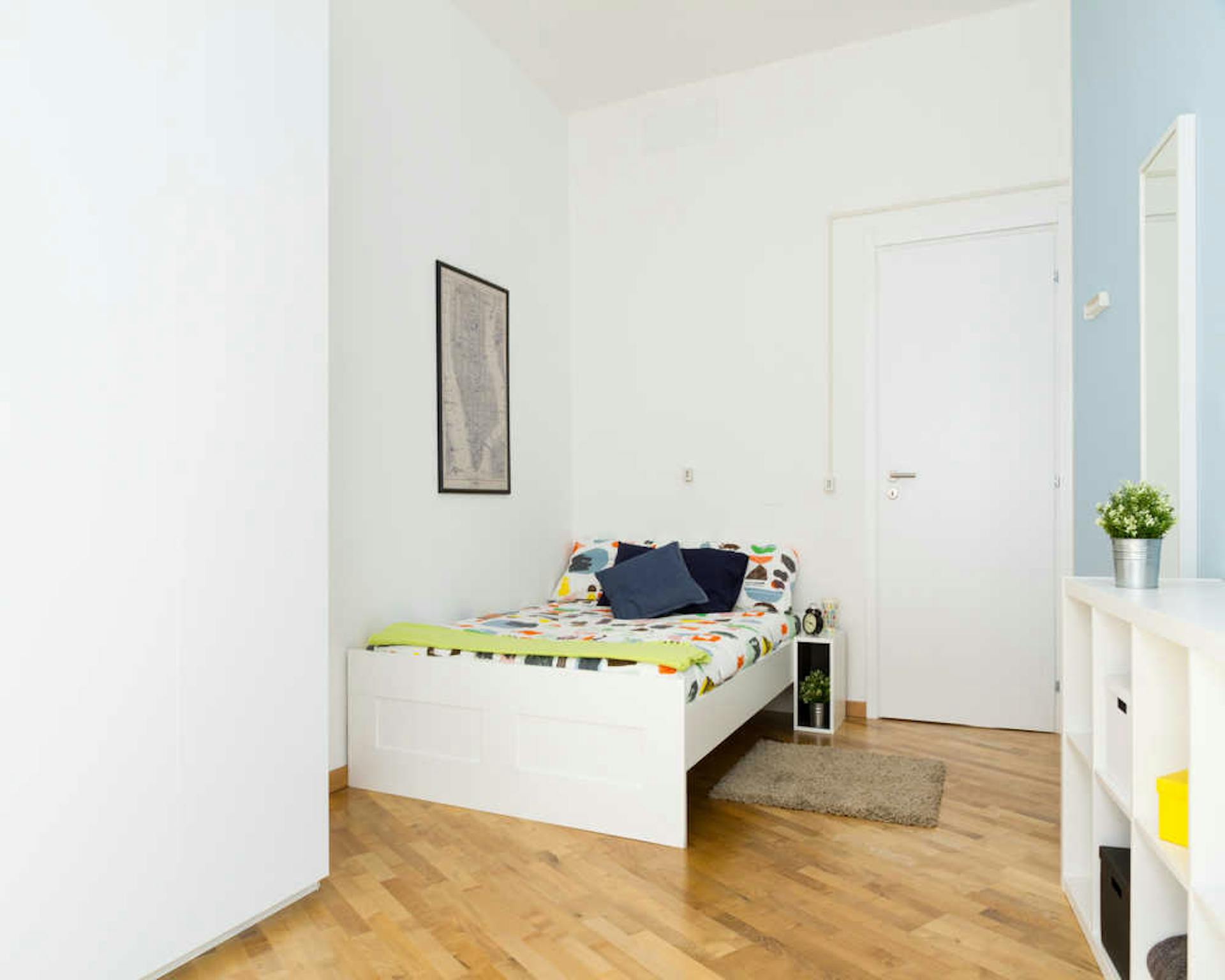 Via Larga, Milan preview