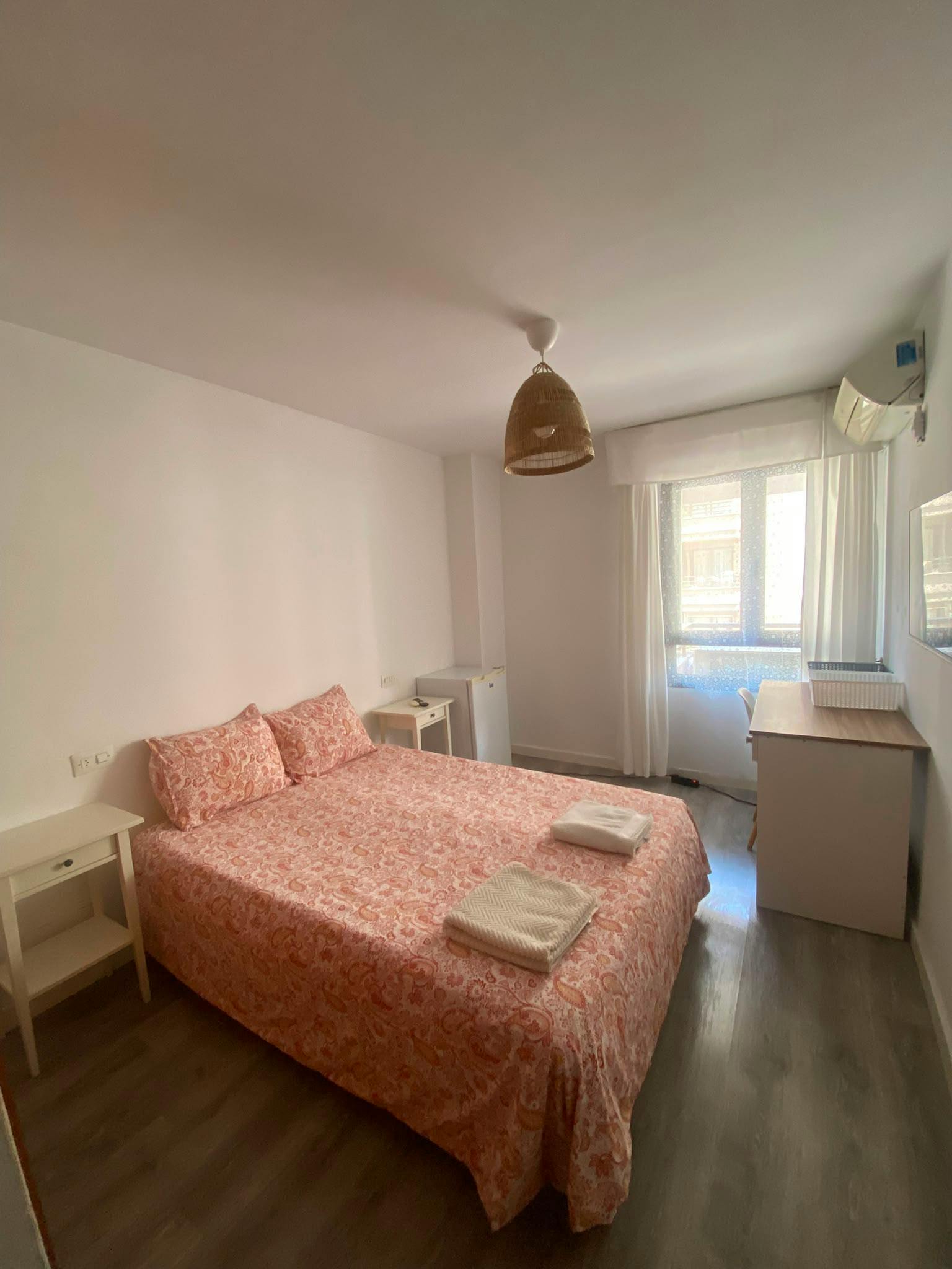 Private room for rent for €800 per month in Palma, Carrer Josep Darder Metge