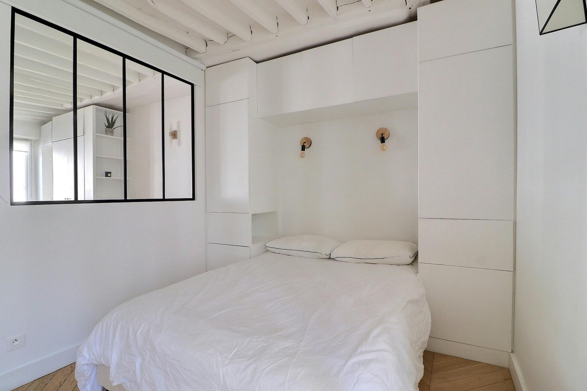 1-Bedroom Apartment in Rue Surcouf, Paris (1541671) ROOM 1