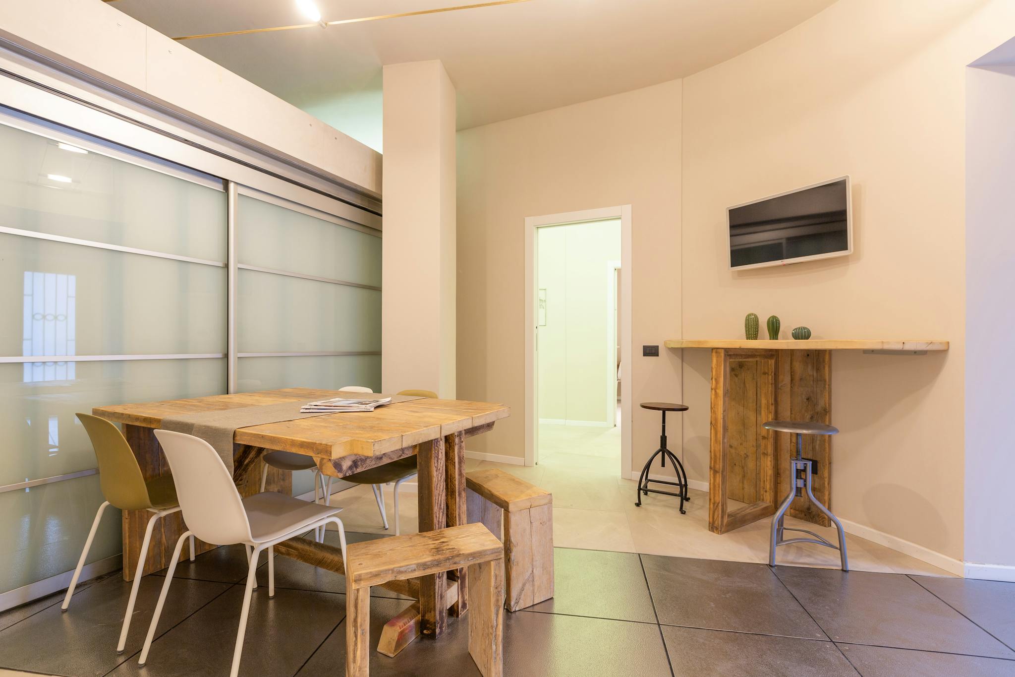 Via Paolo Bassi, Milan preview