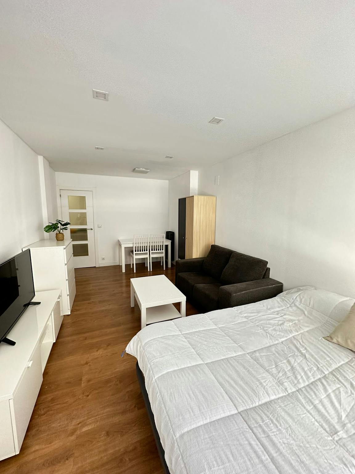 Calle de Alfonso El Batallador, Pamplona preview