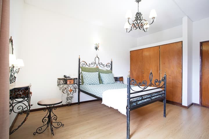 Chambre privée à louer pour 490 €/mois à São João da Madeira, Rua Dr. Maciel