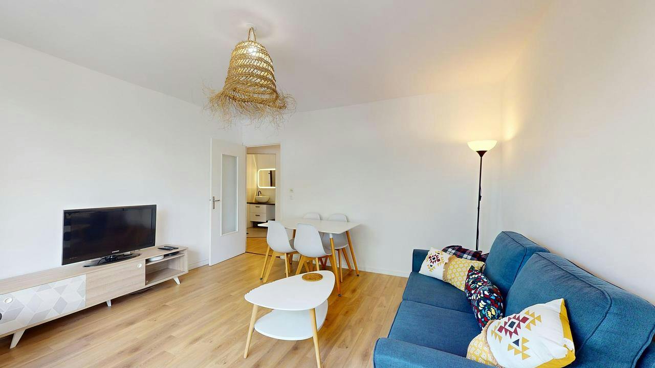 Private room for rent on Avenue Debourg, Lyon - Plus