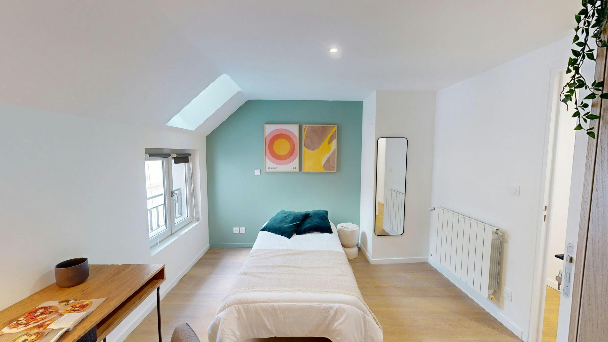 Private room for rent on Boulevard Poissonnière, Paris - Plus