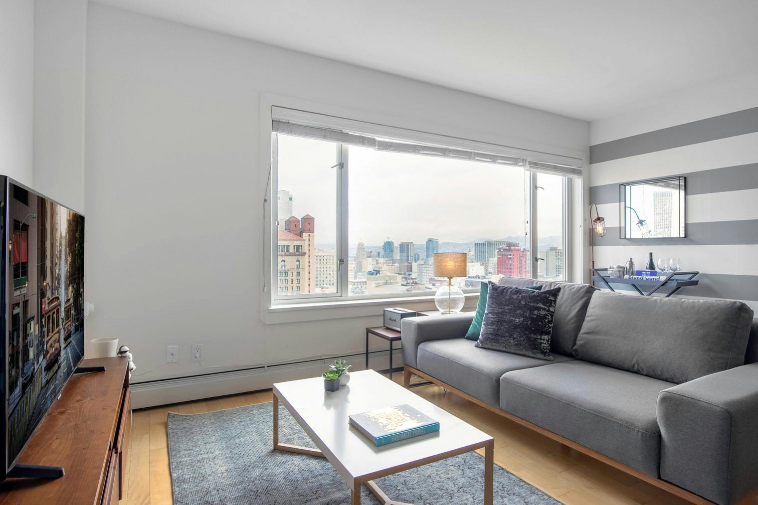 Monolocale in affitto a $5,638 al mese a San Francisco, Pine Street