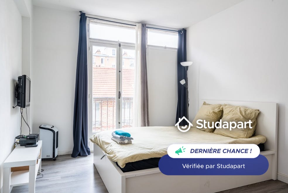 Apartment for rent for €1,300 per month in Paris, Rue Guyton-de-Morveau