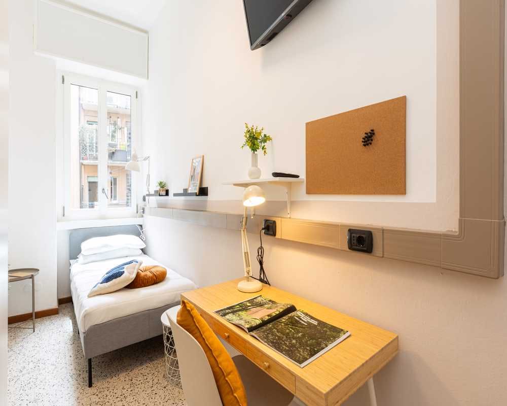 Private room for rent for €820 per month in Milan, Via Nino Bixio