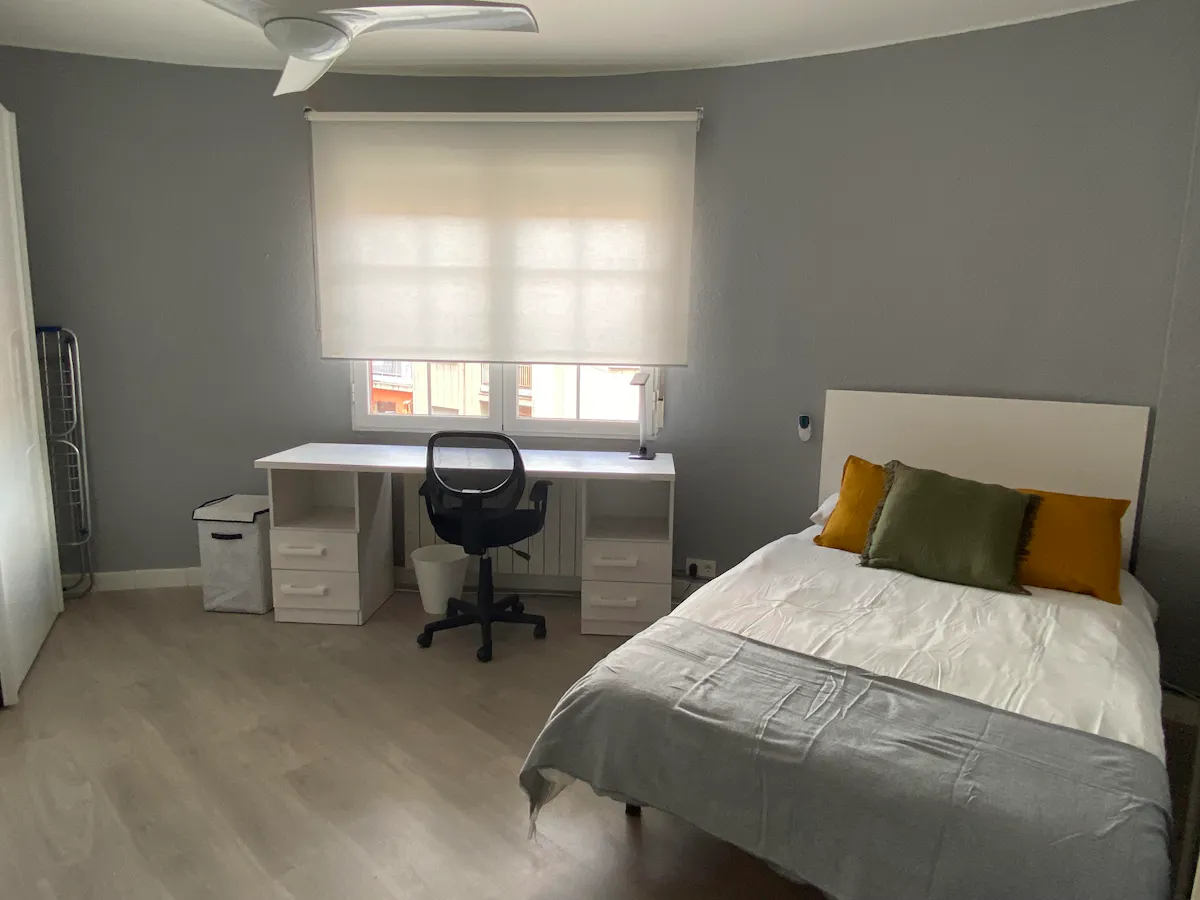 Private room in Calle Juan José Lorente, Zaragoza (1542996) ROOM