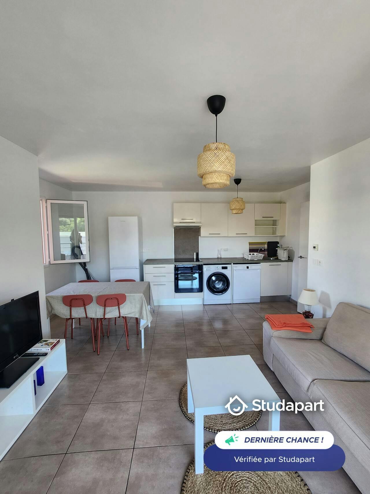 Apartment for rent for €1,400 per month in Antibes, Chemin de Saint-Claude