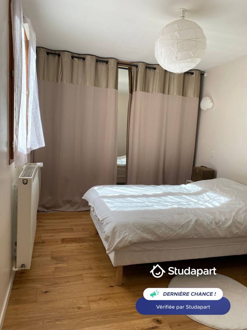 Casa para alugar por € 1.540 por mês em Versailles, Rue Girardon