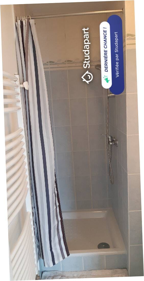 Private room for rent on Rue de Saint-Cyr, Lyon - Όψη 6
