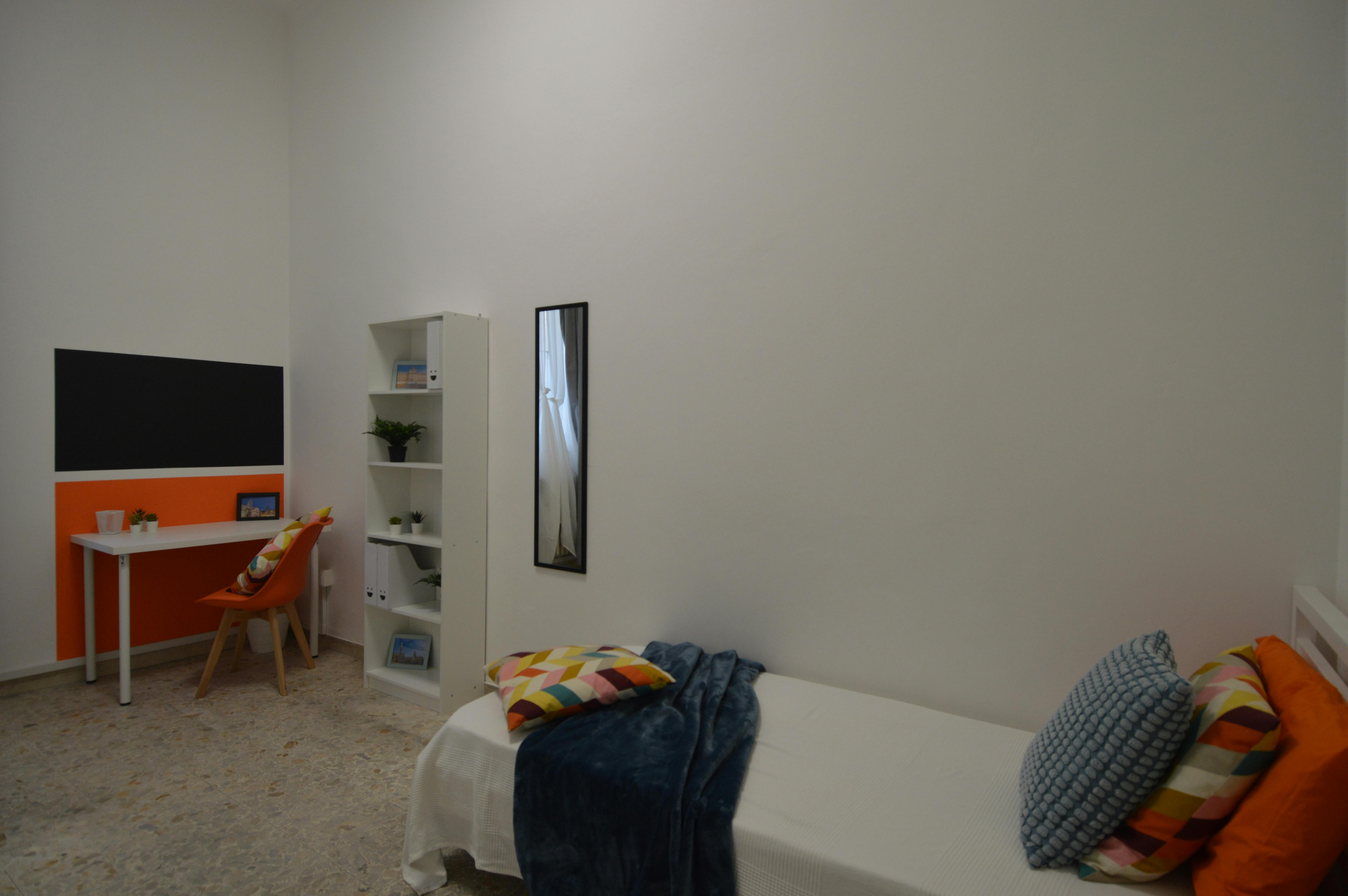 私人房间 正在以 €490 的月租出租，其位于 Reggio nell'Emilia, Vicolo Franco Villa