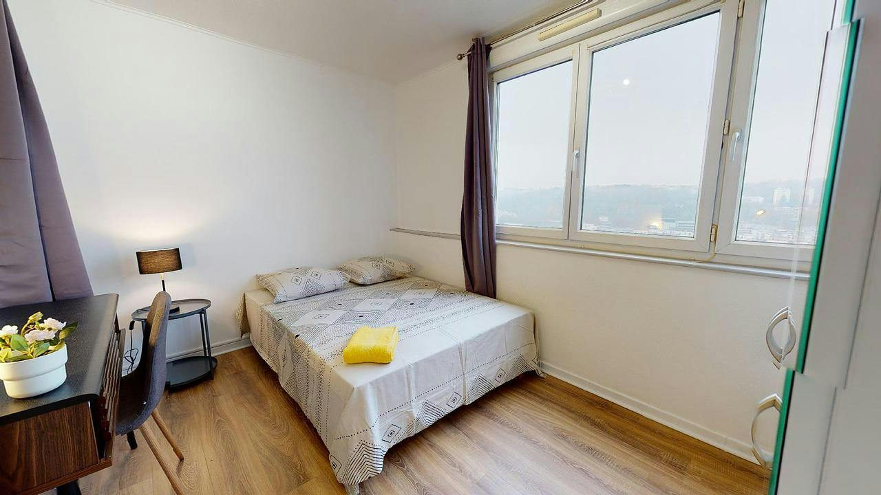 Private room for rent on Rue de Saint-Cyr, Lyon - Vue 3