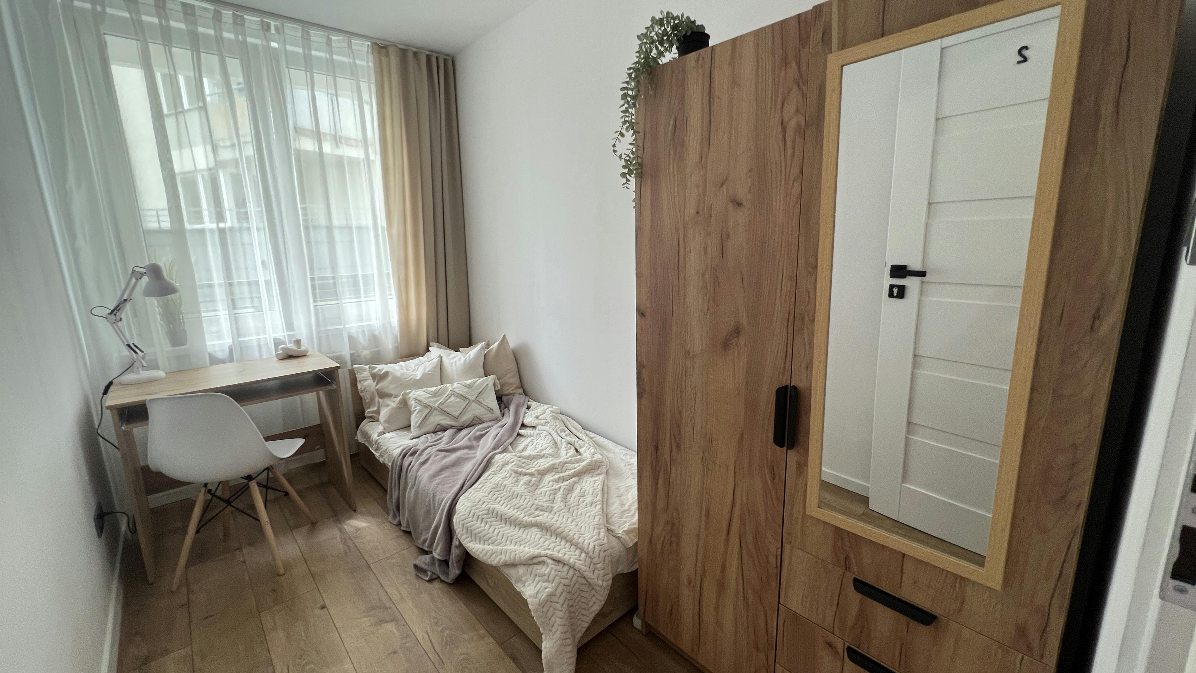 私人房间 正在以 €370 的月租出租，其位于 Warsaw, ulica Bródnowska