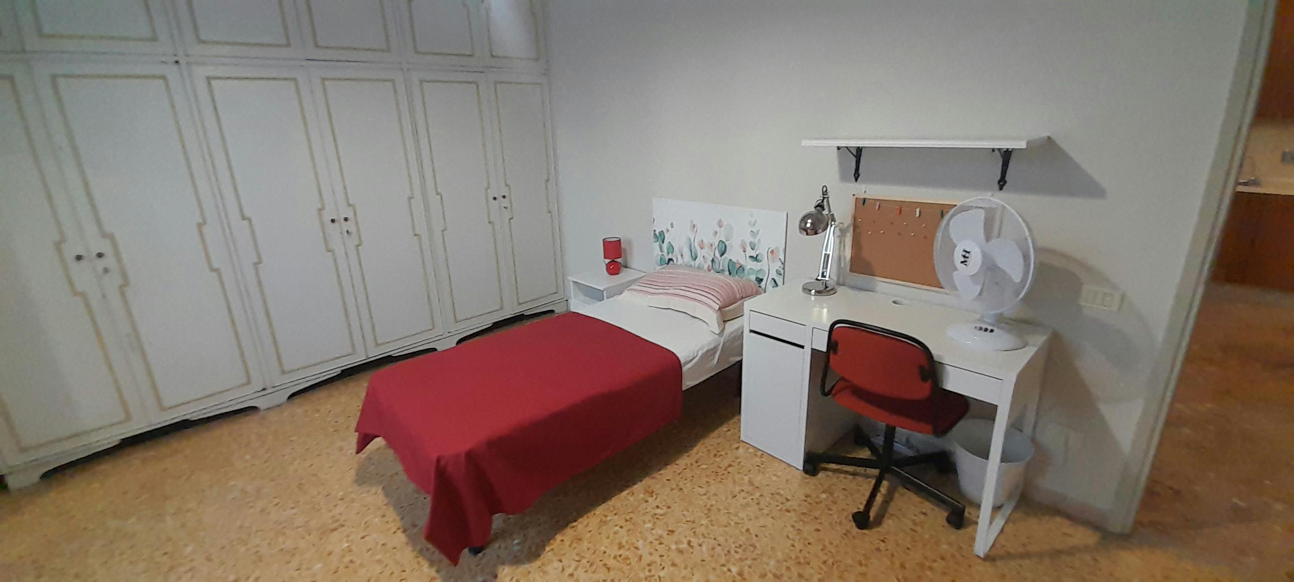 Shared room for rent for €440 per month in Florence, Via Paolo Toscanelli