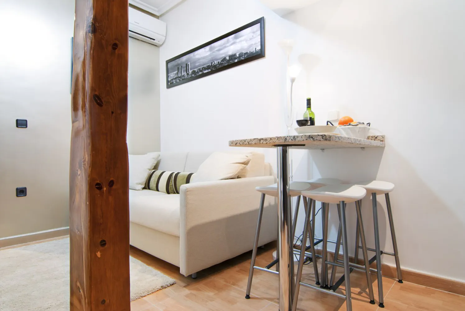 1-Bedroom Apartment in Calle de Justiniano, Madrid (1544121) ROOM 1