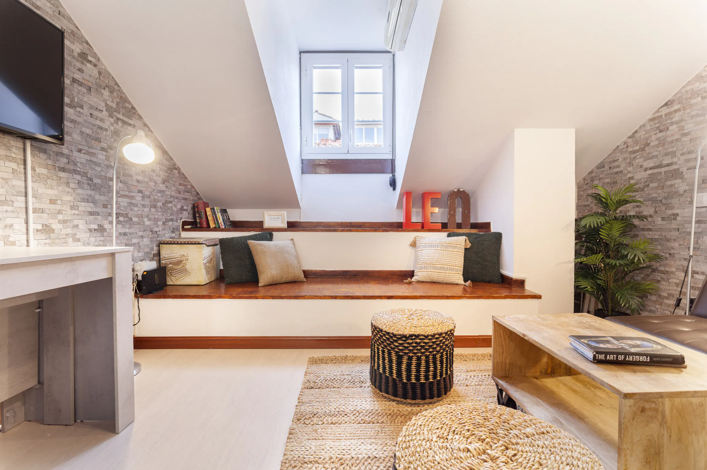 2-Bedroom Apartment in Calle Jesús del Valle, Madrid (1544214) ROOM 1