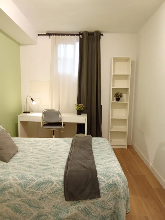 Private room in Calle Roma, Madrid (1544446) room image 2