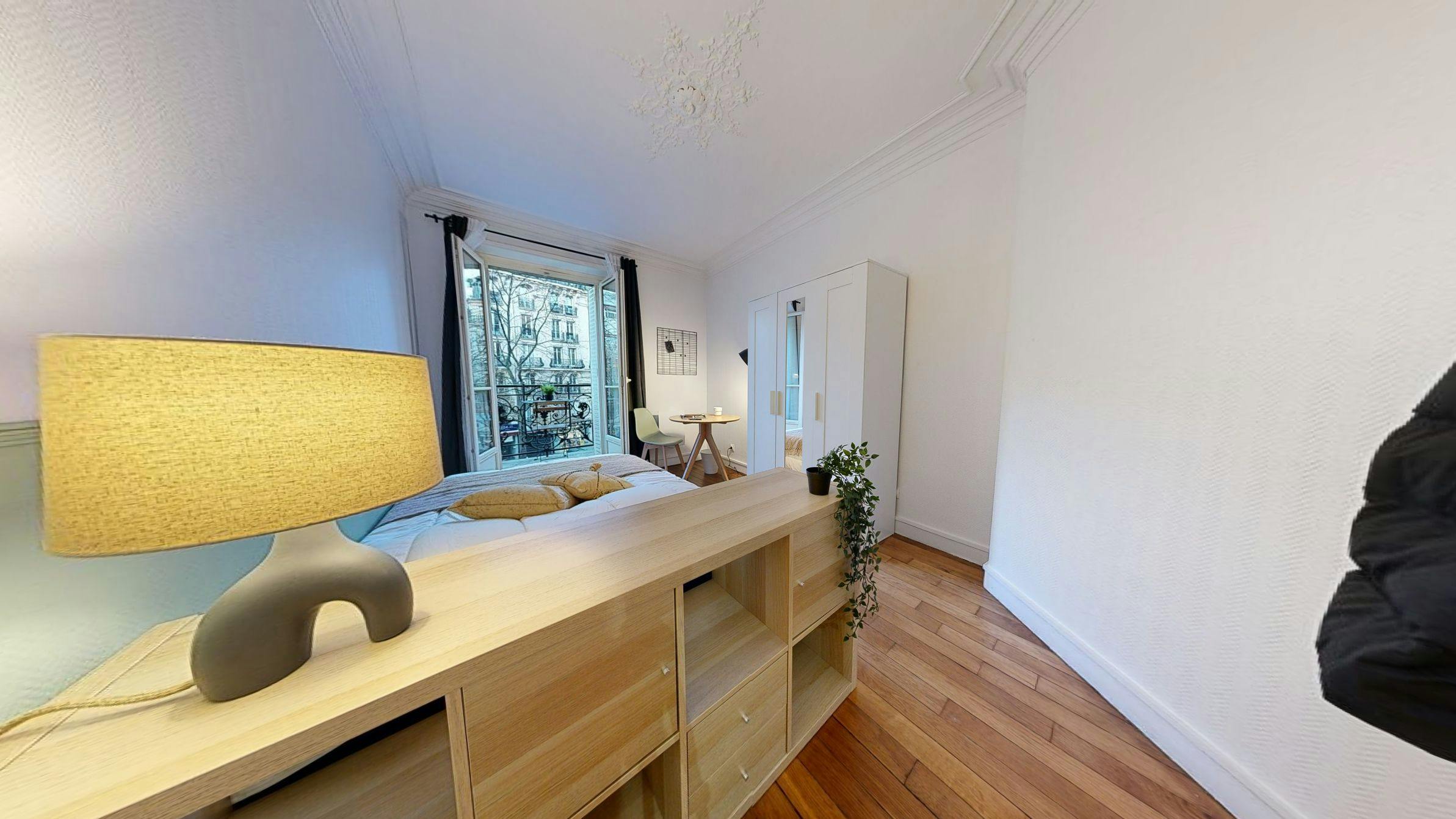 Private room for rent on Rue des Cloys, Paris - Vue 3