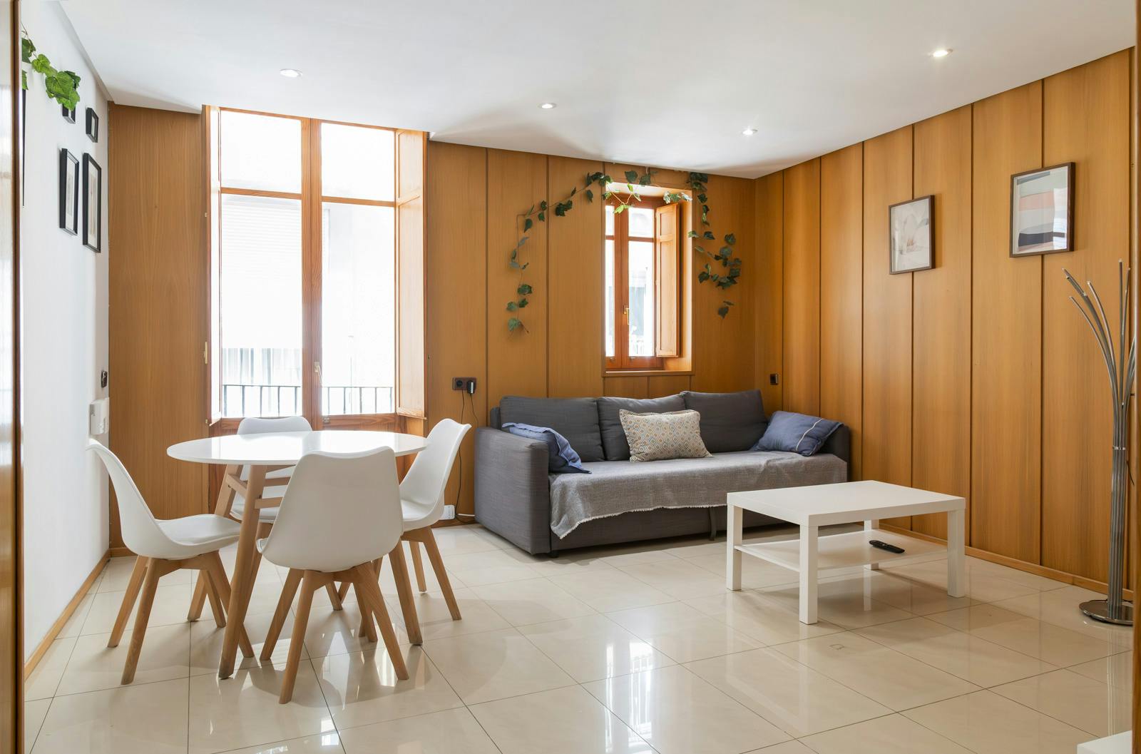 Apartment for rent for €1,400 per month in Valencia, Carrer d'En Gil