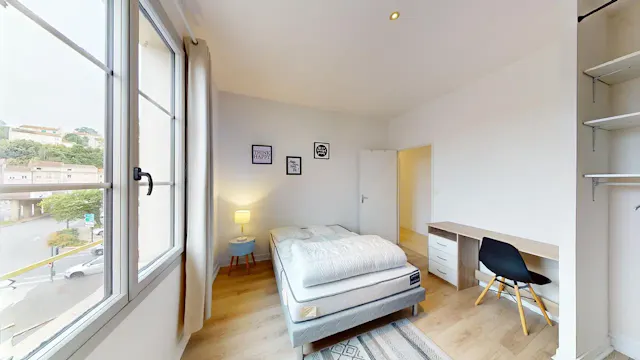 Private room in Rue de l'Intendant Le Nain, Poitiers (1545068) room image 1