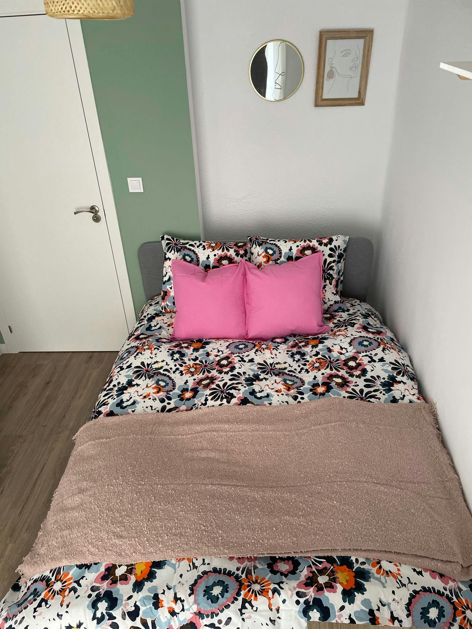 Private room for rent for €285 per month in Catarroja, Carrer Joaquín Olmos