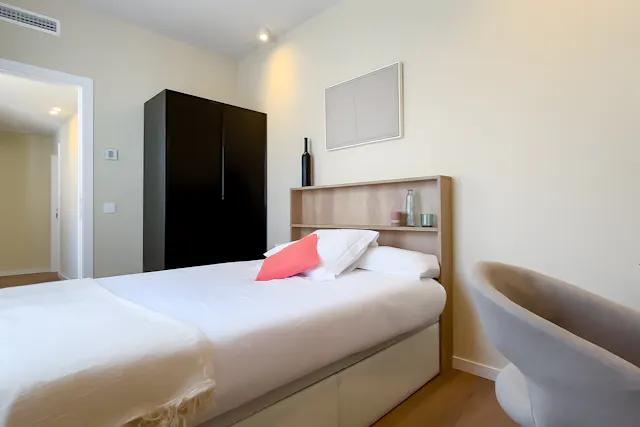 Private room in Calle Donoso Cortés, Madrid (1545186) room image 2