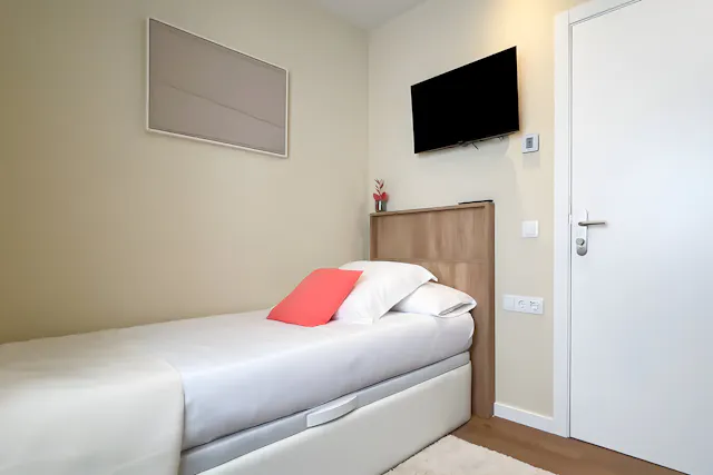 Private room in Calle Donoso Cortés, Madrid (1545191) room image 1