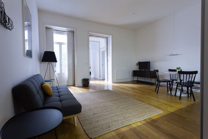 Apartment for rent for €790 per month in Porto, Rua de Santa Catarina