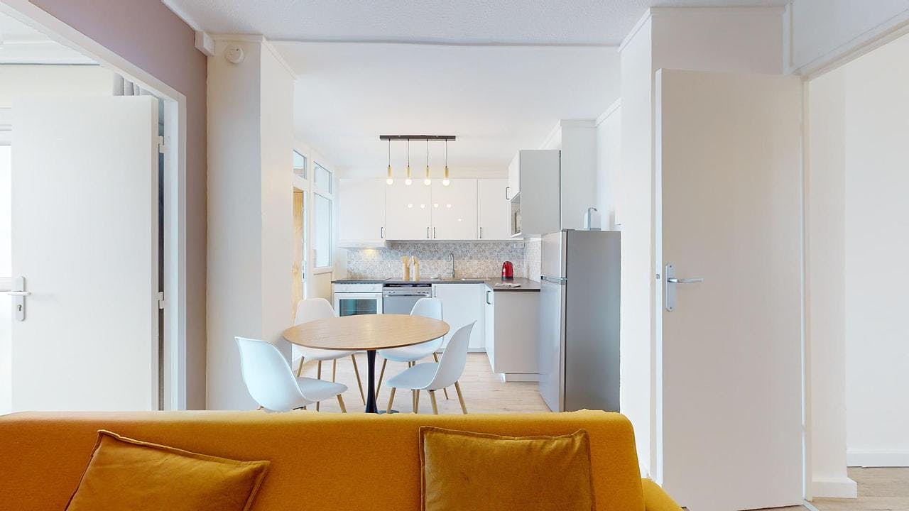 Apartment Bron, 69m² — photo 2